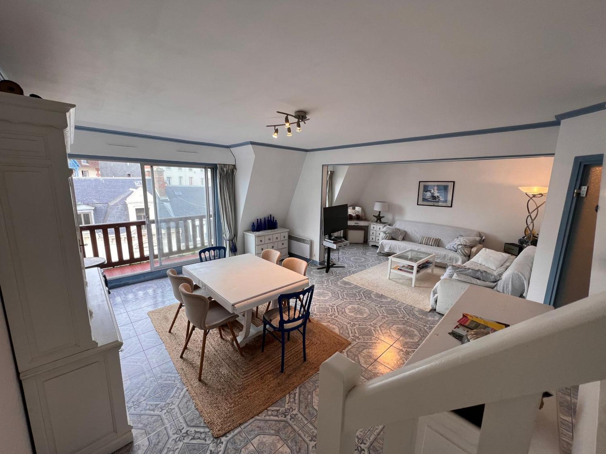 Duplex En Plein Centre, 3min *
